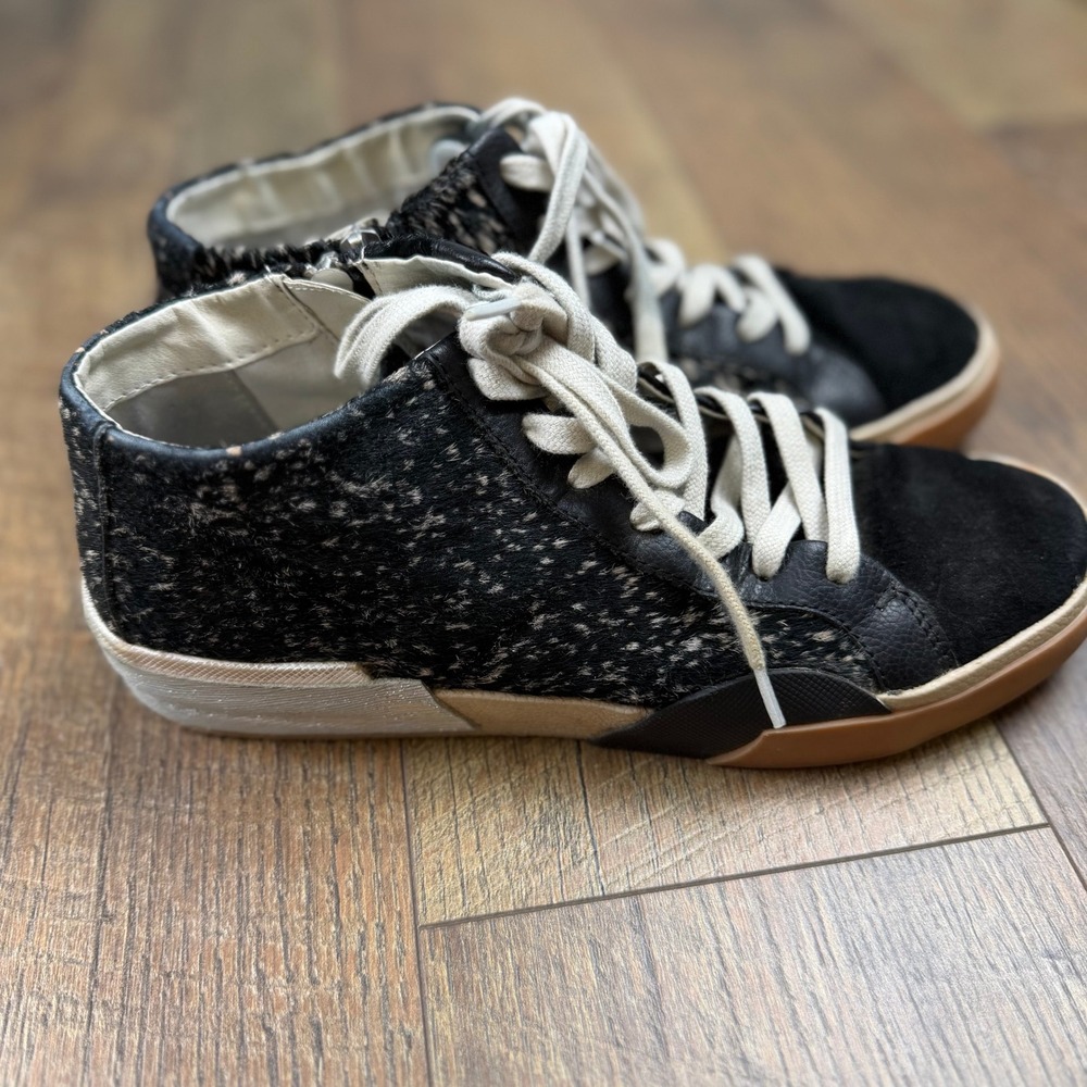 Dolce Vita Zina High‎ Top Sneakers Women Size 8 Black Spotted Calf Hair